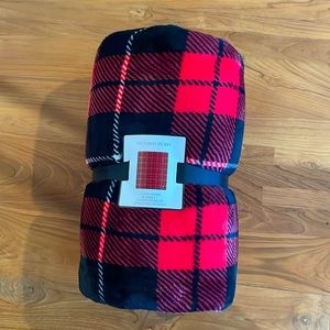 Black Friday Sale: NEW Red Victoria’s Secret Sherpa Blanket